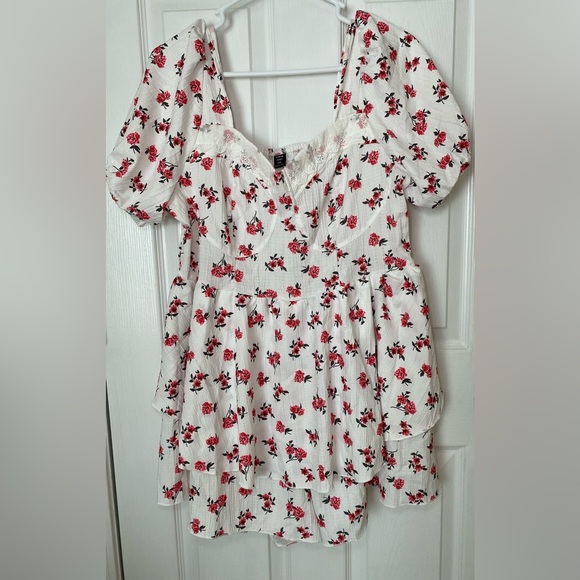 White Floral Romper Playsuit With Puff Sleeves Size 0X NWOT - Picture 3 of 6